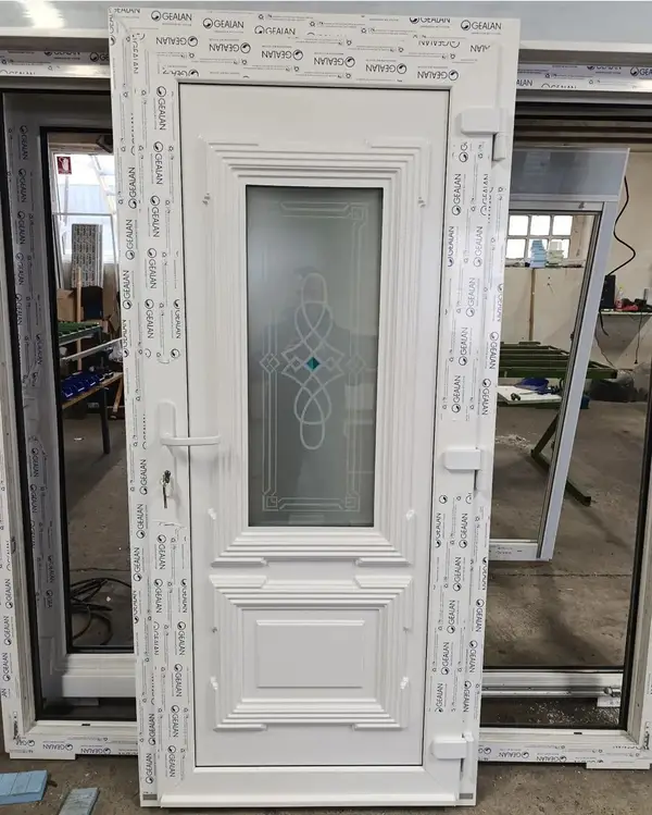 Moderna aluminijska vrata za obiteljsku kuću