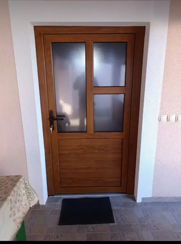 Vanjska aluminijska vrata s mat staklom