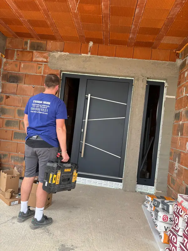 Ugradnja aluminijskih vrata u poslovnom prostoru