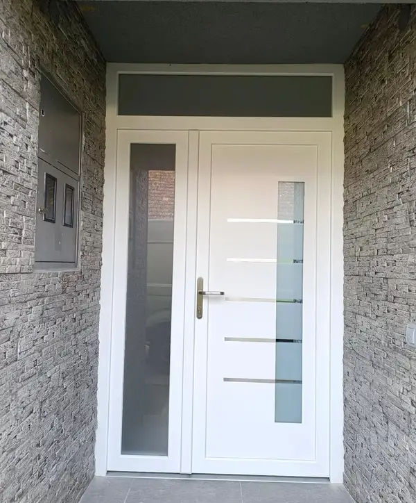 Smeđa aluminijska vrata po mjeri