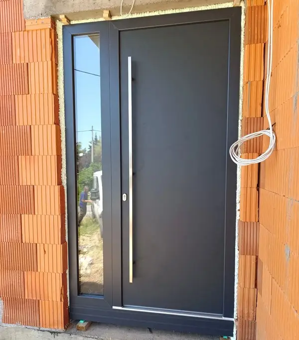 Ulazna aluminijska vrata izrađena po narudžbi